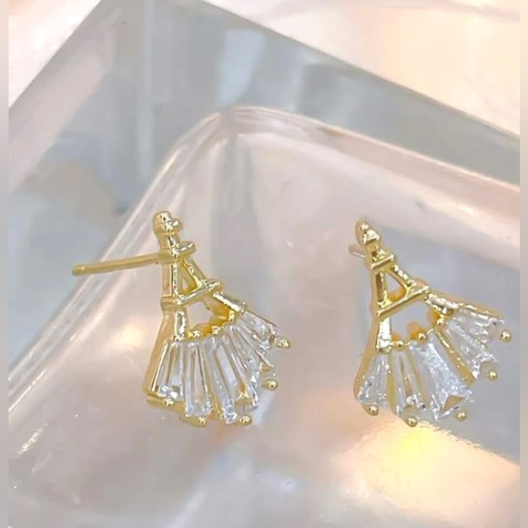 “Eiffel Tower” Paris France Parisian Gold Clear Crystal Travel Memento Earrings - Picture 2 of 5